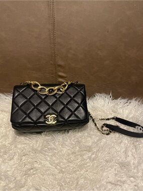 CHANEL Black Quilted Leather Shoulder Bag with Gold Hardware